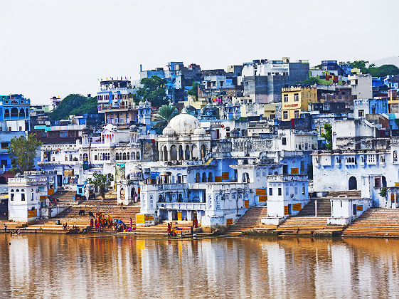 Inde - Vue sur la ville de Pushkar et le lac sacré