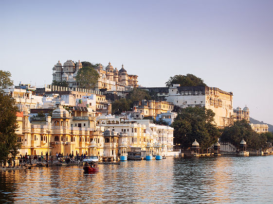 Inde - Vue de la ville d'Udaipur et sur le lac Pichota