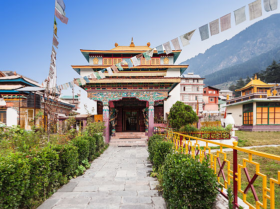 Inde - Façade d'un monastère tibétain au village de Manali