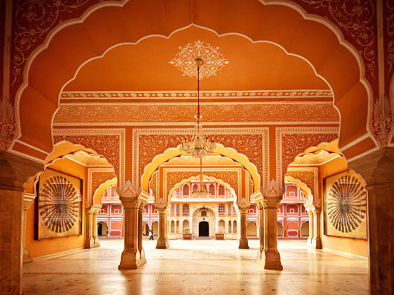 Inde - Vue intérieur des halls ornementée du palais de Jaipur