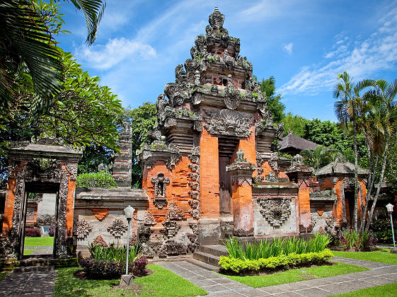 Porte d'entrée du Musée Negeri Propinsi à Denpasar, Bali, Indonésie