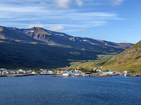 Seydisfjordur vue depuis la mer, Islande