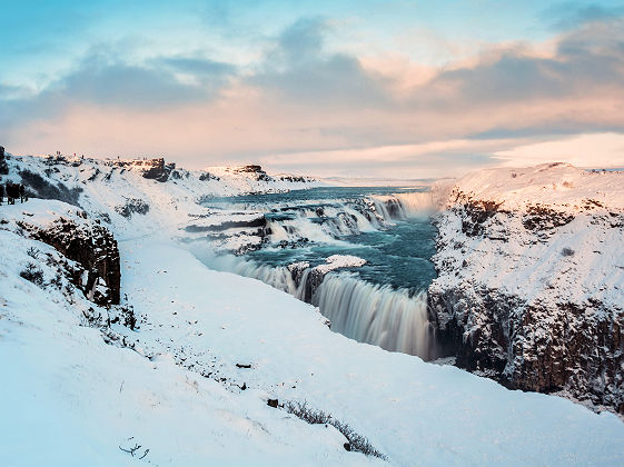 Cascade Gullfoss dans le canyon de la riviere Hvita