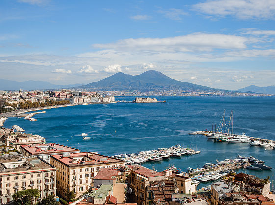 Vue sur Naples, son port et le Vésuve - Italie