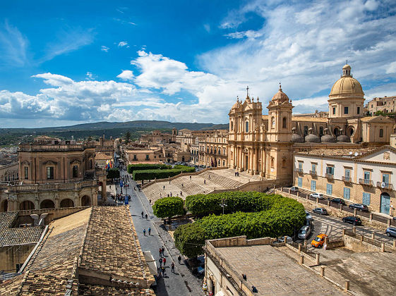 Vue panoramique sur la vieille ville de Noto