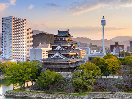 Hiroshima, Japan cityscape at the castle, Japon.