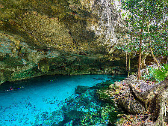 Cenote Dos Ojos au Quintana Roo, Mexique