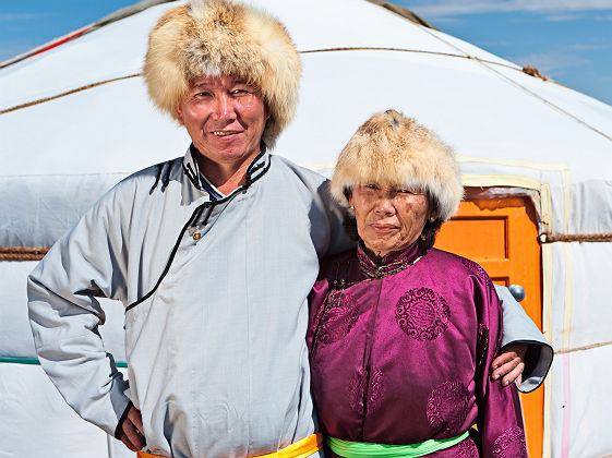 Couple Mongol en tenue traditionnelle - Mongolie