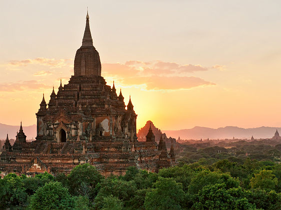 Birmanie - Temple de Sulamani à Bagan au coucher de soleil