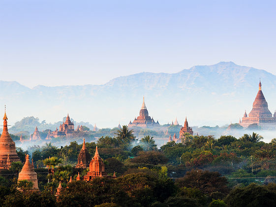 Vue sur la plaine aux 2000 pagodes de Bagan - Birmanie