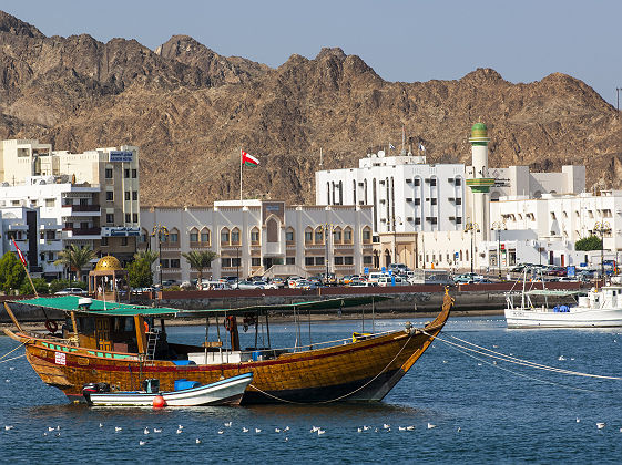 Bateau dans le port de Mascate - Oman