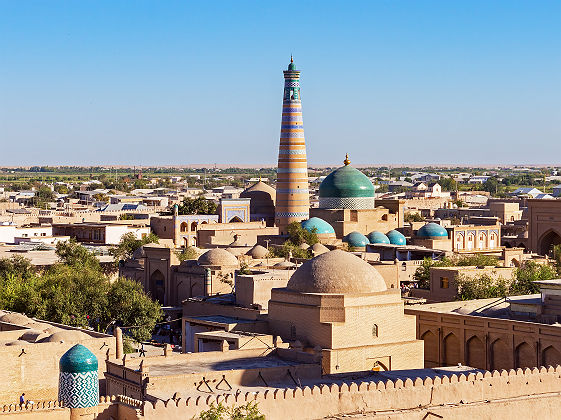 Vue panoramique sur la Médersa Islam Khodja de Khiva - Ouzbékistan