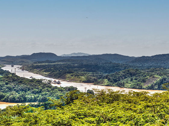 Canal de Panama près de Gamboa