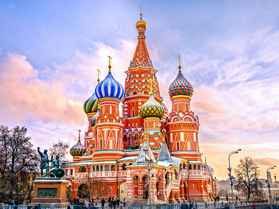 Russie - Cathédrale Saint Basil sur la place rouge à Moscou