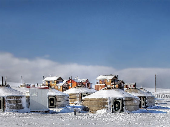 Mongolie - Village de yourtes enneigées, Oulan-Bator