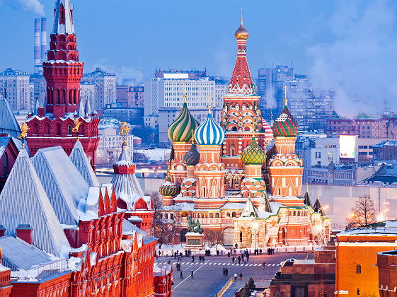 Vue sur le Kremlin et la Cathédrale Basile-le-Bienheureux de Moscou - Russie