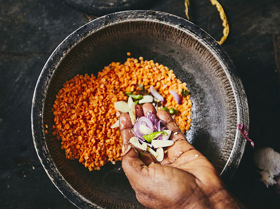Préparation d'un repas traditionnel sri lankais