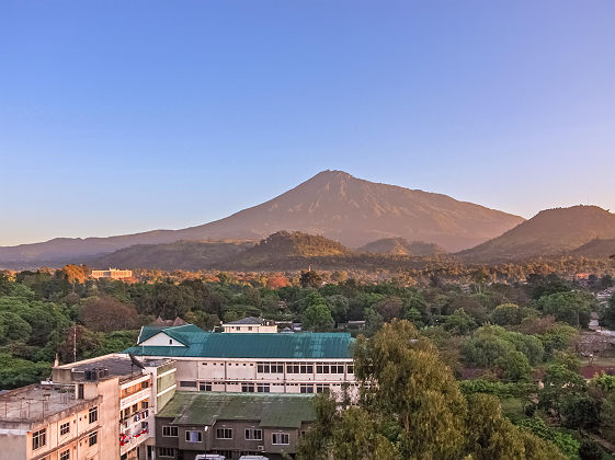 Lever du soleil sur le mont Meru Arusha, Tanzanie