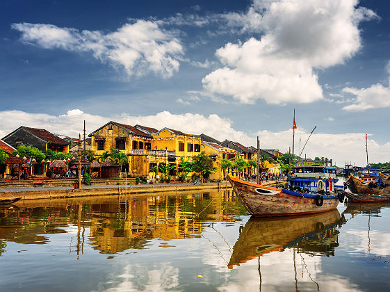 Bateaux en bois sur la riviere Thu Bon a Hoi An