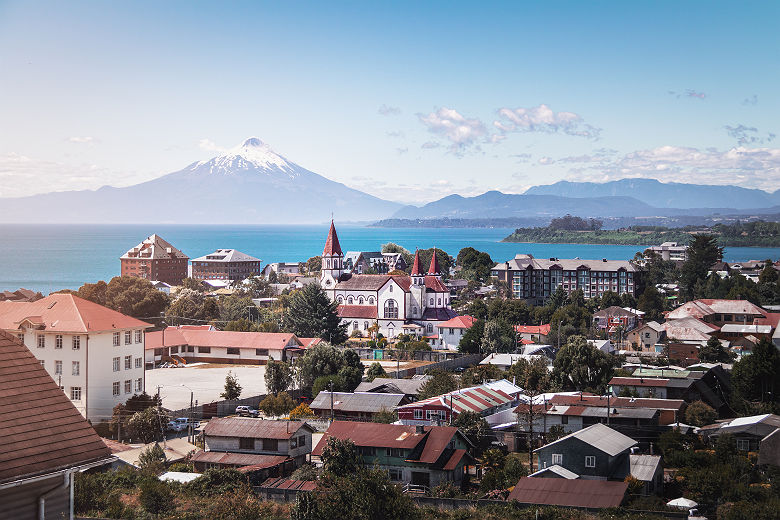 Vue aérienne de Puerto Varas et du volcan Osorno - Patagonie, Chili