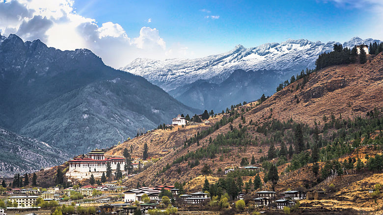 Bhoutan - Vue sur la vallée et la montagne à Thimphu