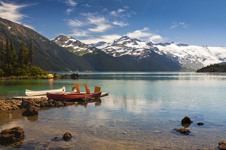 Canoës sur le lac Garibaldi, Parc Provincial de Garibaldi - Colombie-Britannique, Canada