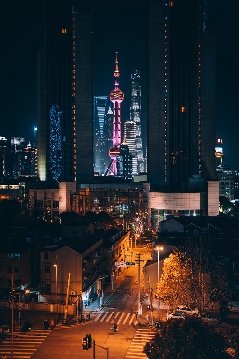 Vue nocturne sur les buildings de Shanghai - Chine