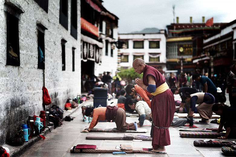 Prières au Temple Jokhung, Lhassa - Tibet