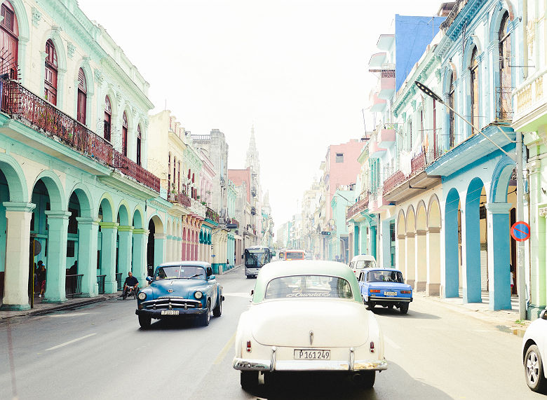 Voitures vintages dans les rues de La Havane - Cuba