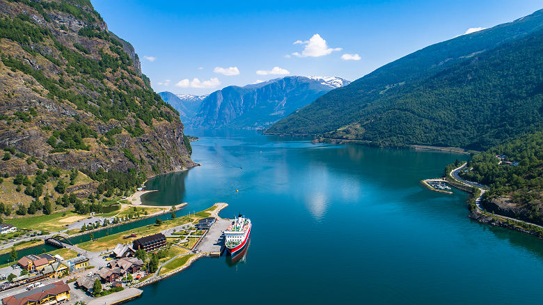 Vue aérienne du hameau de Flam dans les fjords - Scandinavie, Norvège