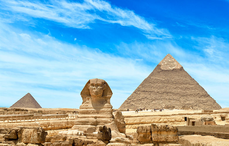 Egypte - Vue sur les pyramides et la statue sphinx de Gizeh à Caire