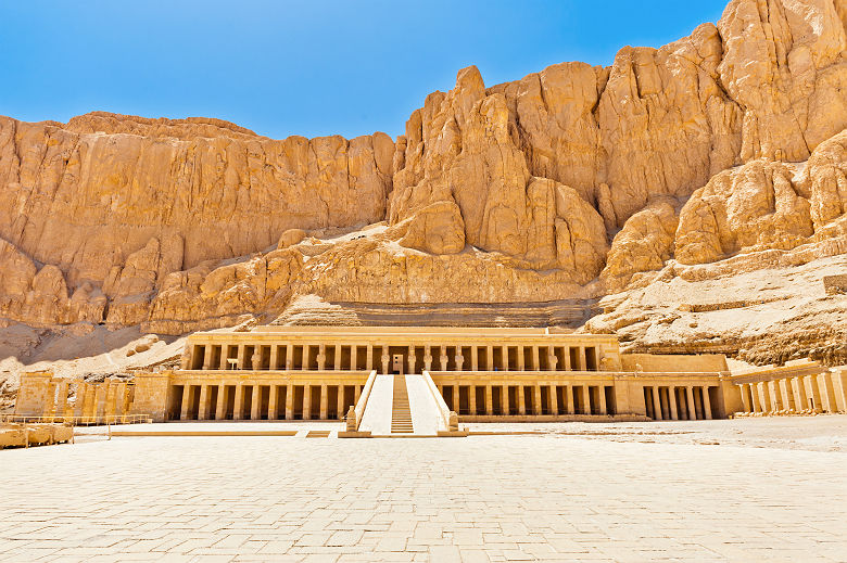 Egypte - Vue sur le temple de la reine Hatshepsut dans la vallée des rois