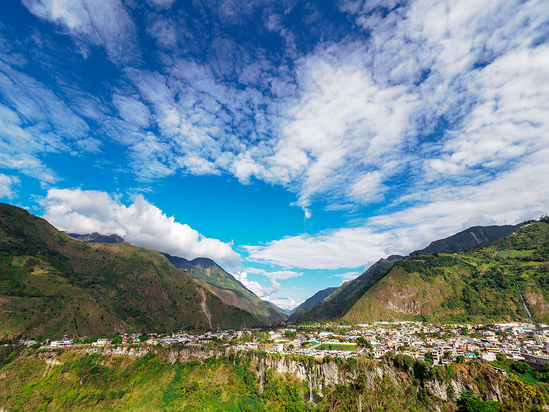 Vue sur la ville de Banos (de agua santa) - Equateur