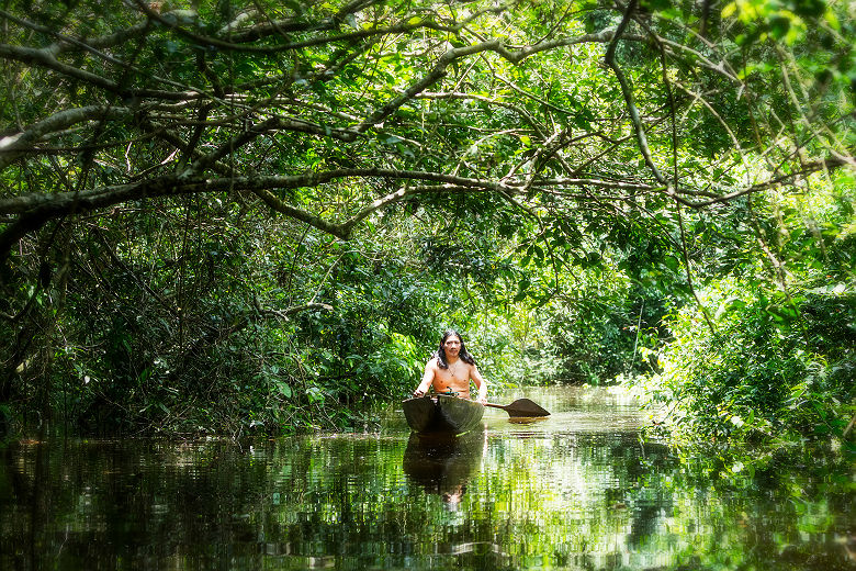 Portrait d'un autochtone dans la jungle amazonienne - Equateur