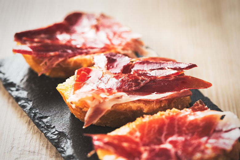 Jambon espagnol avec du pain aux tomates - Espagne