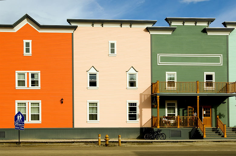 Dawson - Maisons colorées (architecture locale)