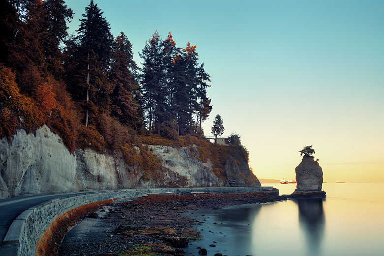 Canada - Route allongeant la côte au Parc de Stanley à Vancouver