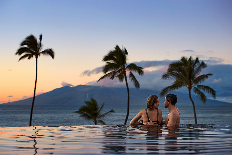 Four seasons Maui - couple dans la piscine vue ocean