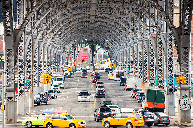 New York - Embouteillages sous le viaduc de Riverside à Harlem