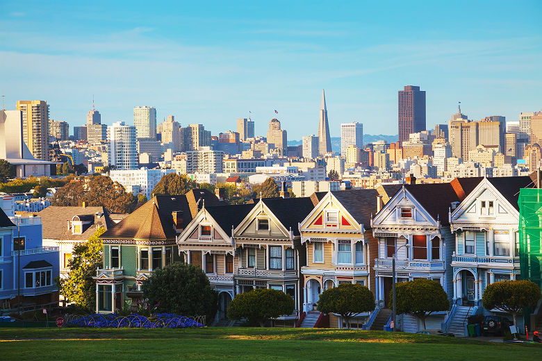 Etats-Unis - Vue sur les grattes-ciel et les Painted Ladies à San Francisco