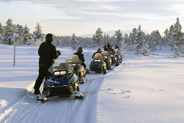 Motoneige, Hotel Magical Pond, Finlande