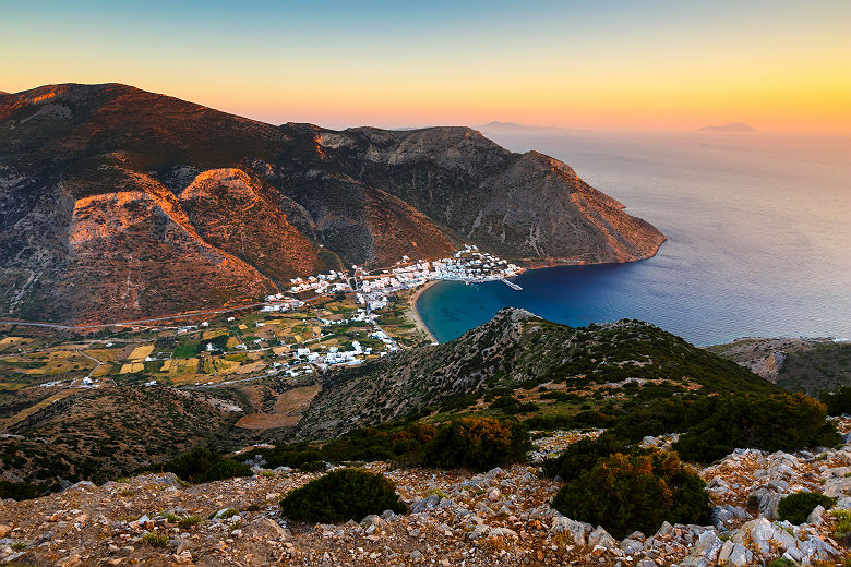 Sifnos, Grèce - View of Kamares village from the church