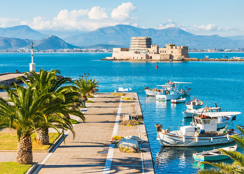 Vue sur le port et la forteresse Bourtzi de Nauplie - Grèce