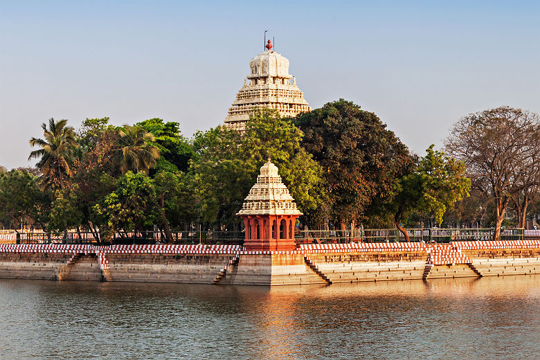 Inde - Vue sur le grand bassin et le temple de Mariamman à Madurai