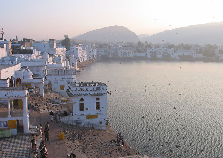 Inde - Vue sur la ville de Pushkar et le lac sacré