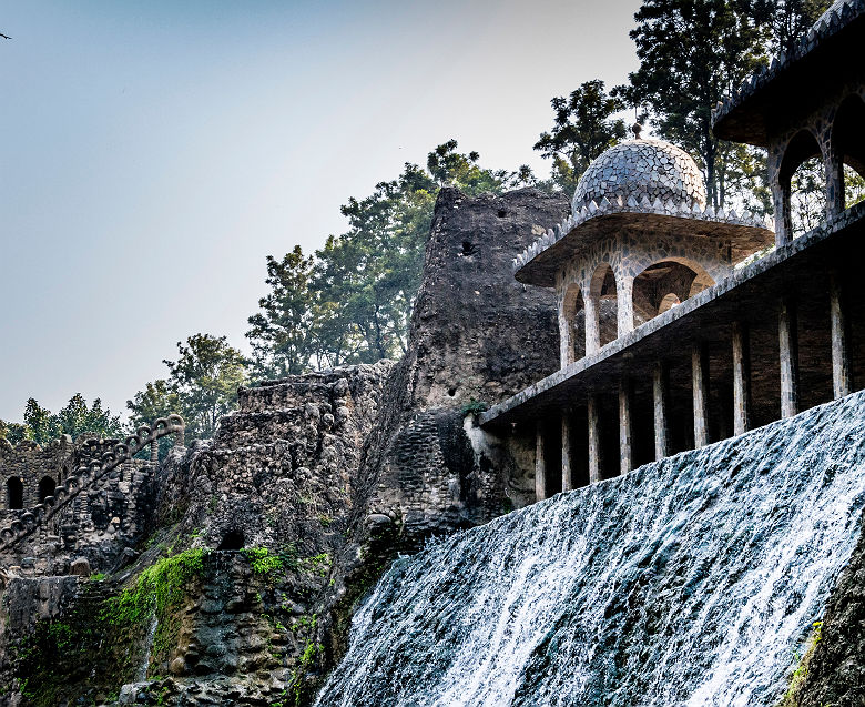 Inde - Vue sur la cascade dans le jardin rocheux à Chandigarh