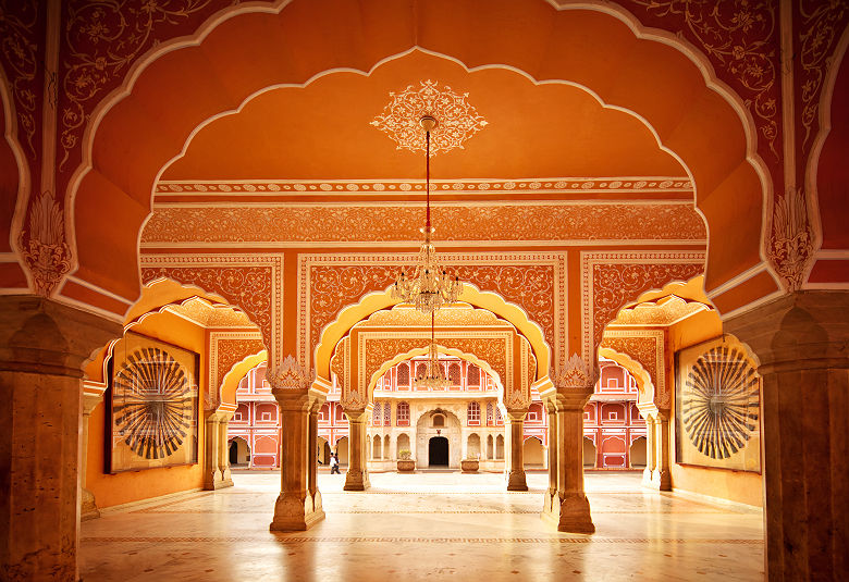 Inde - Vue intérieur des halls ornementée du palais de Jaipur