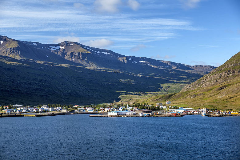 Seydisfjordur vue depuis la mer, Islande