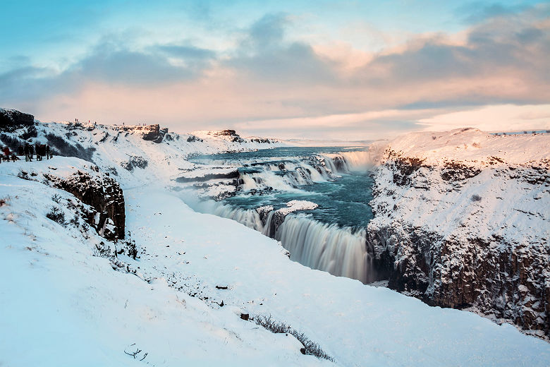 Cascade Gullfoss dans le canyon de la riviere Hvita