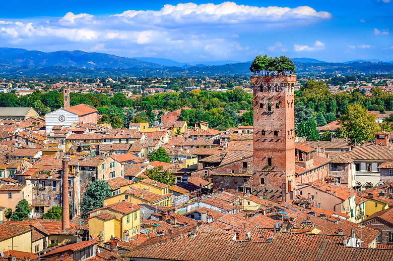 Vue sur Lucques et sa tour Guinigi - Italie